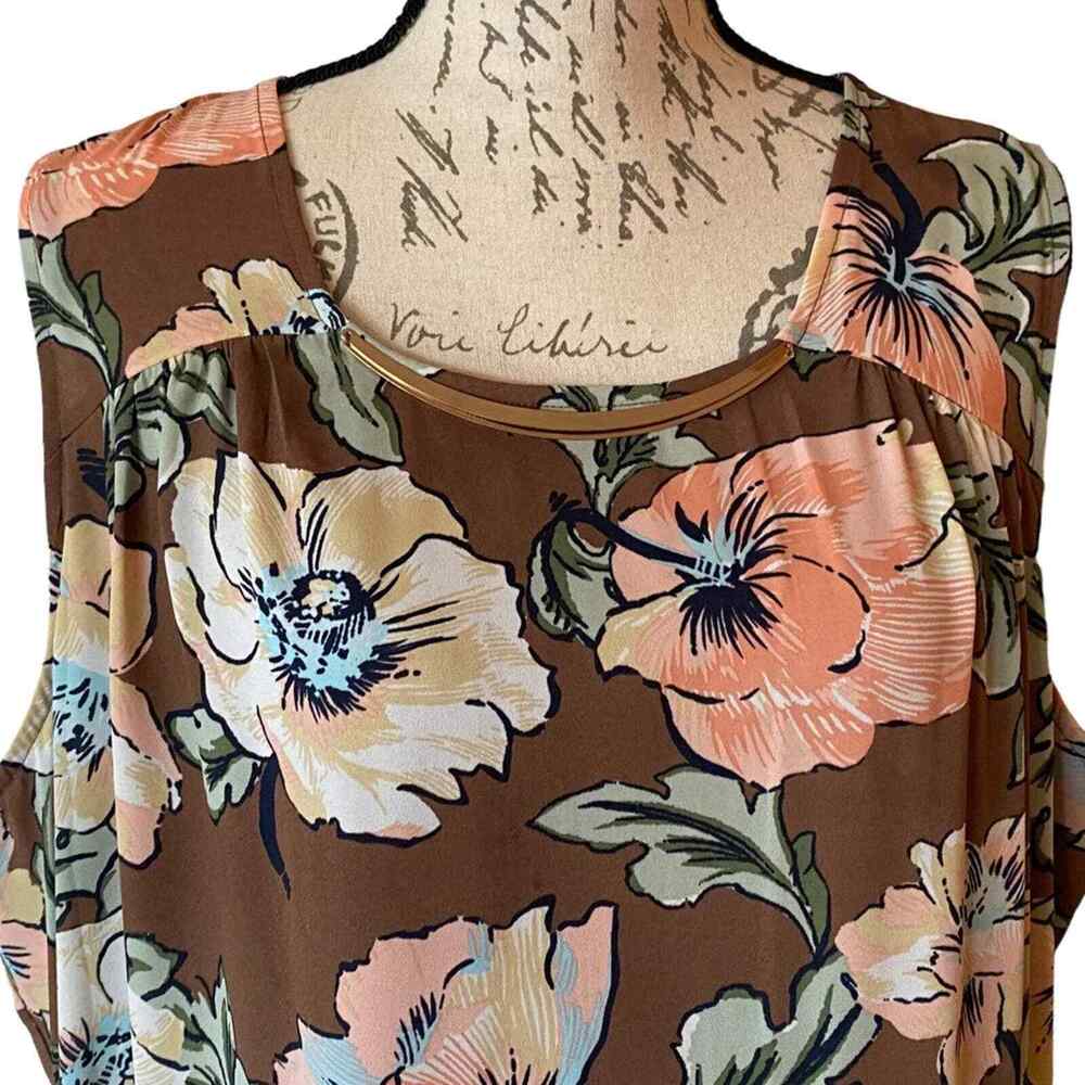 Luxology Multi Floral Quality Material Built in Gold necklace at neckline